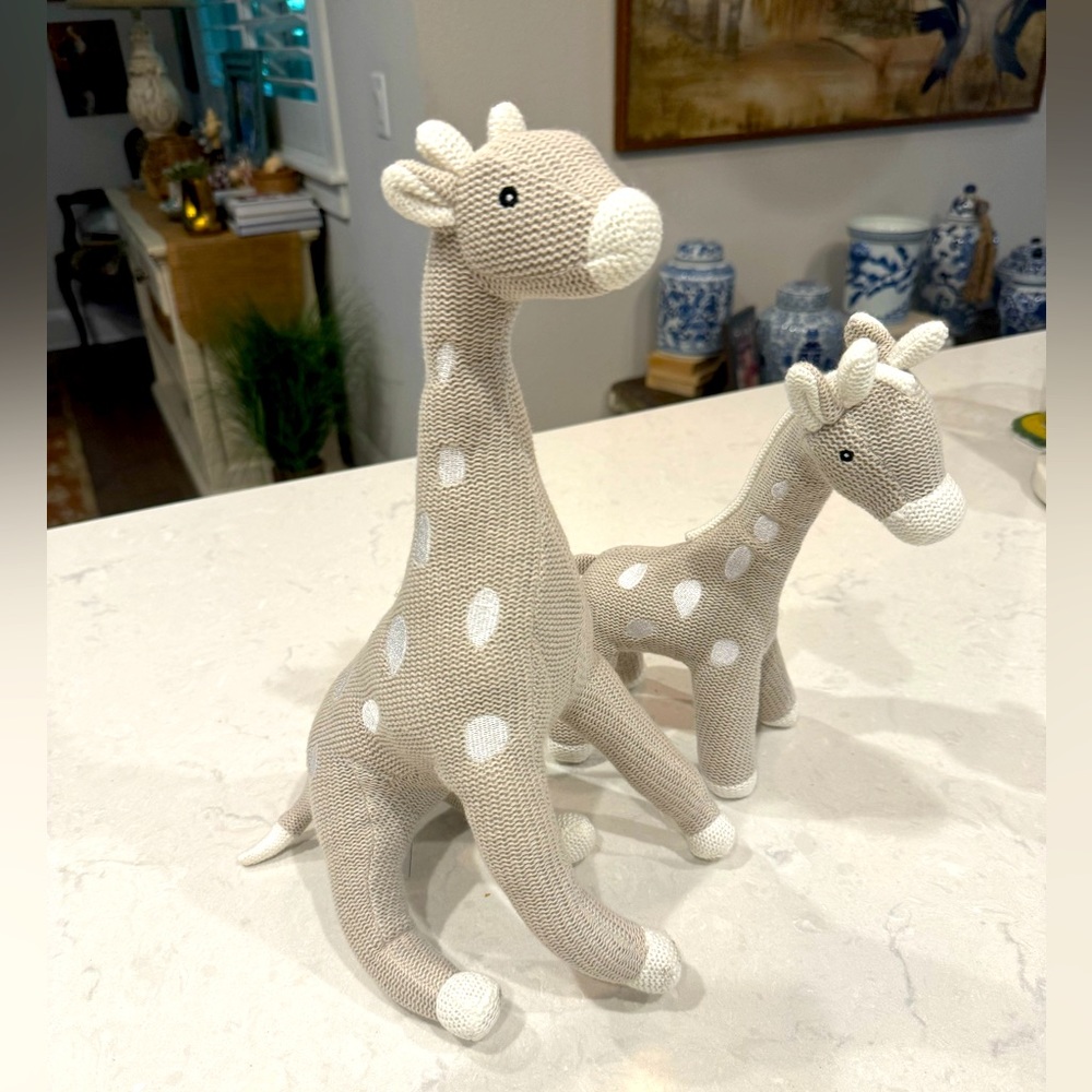 Peacock Alley Giraffees Two Different Sizes